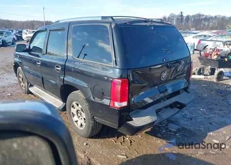 2005 Cadillac Escalade Standard z USA, uszkodzony, nr VIN 1GYEK63N75R256594
